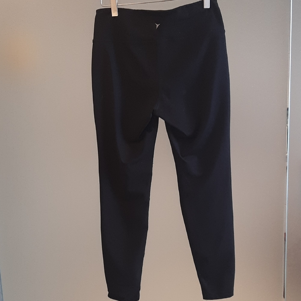 Old navy go dry leggings. Size M.black